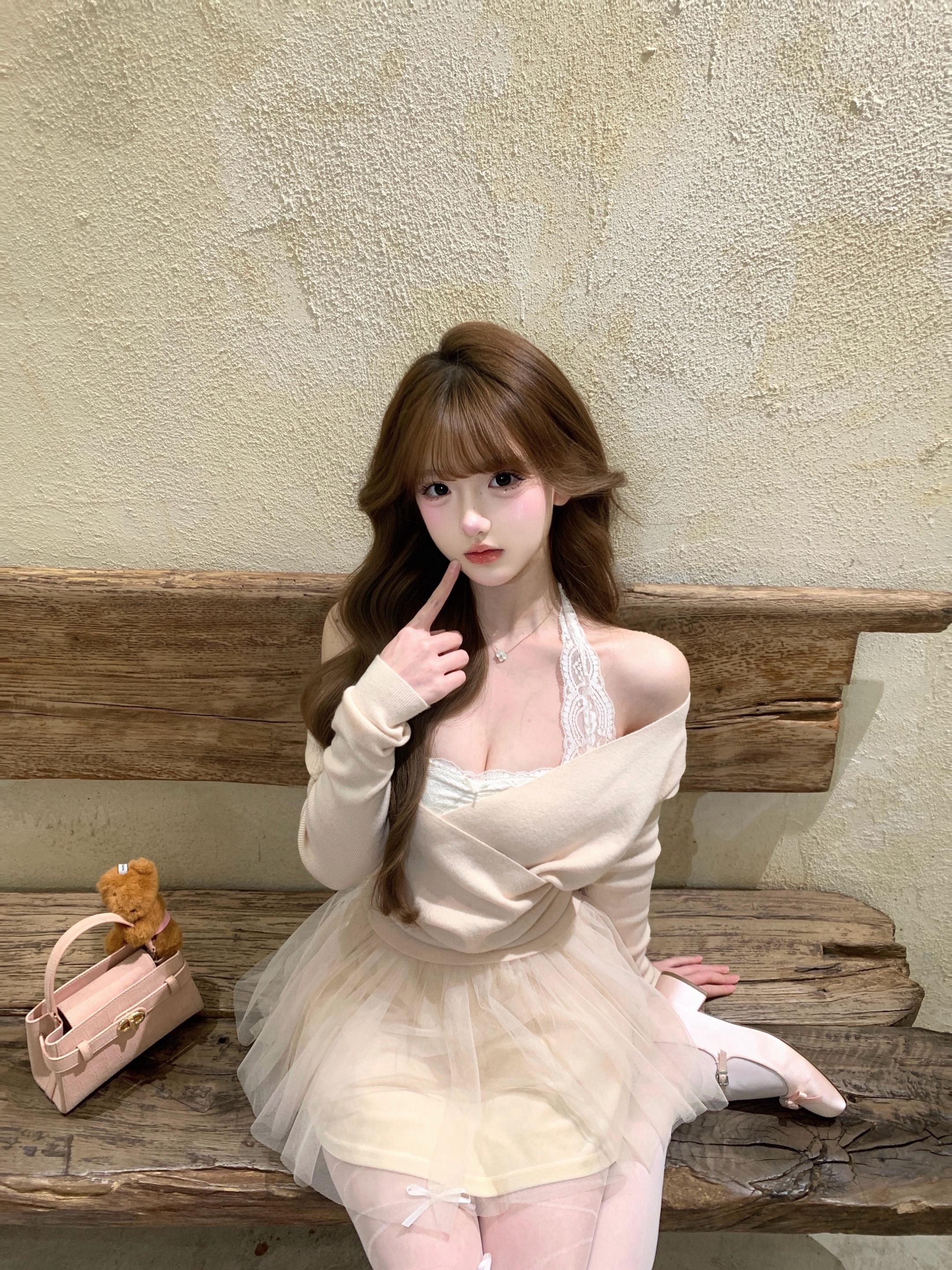 我想走进你的生命里 哪怕只有一点点 但是我发现自己很贪心 有了一点点之...