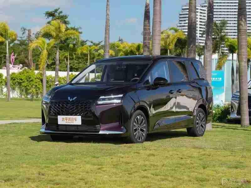 我的今日状态：😁轻松愉快
我这里的天气：🌤️多云。今天去选车来的汽车已经进入