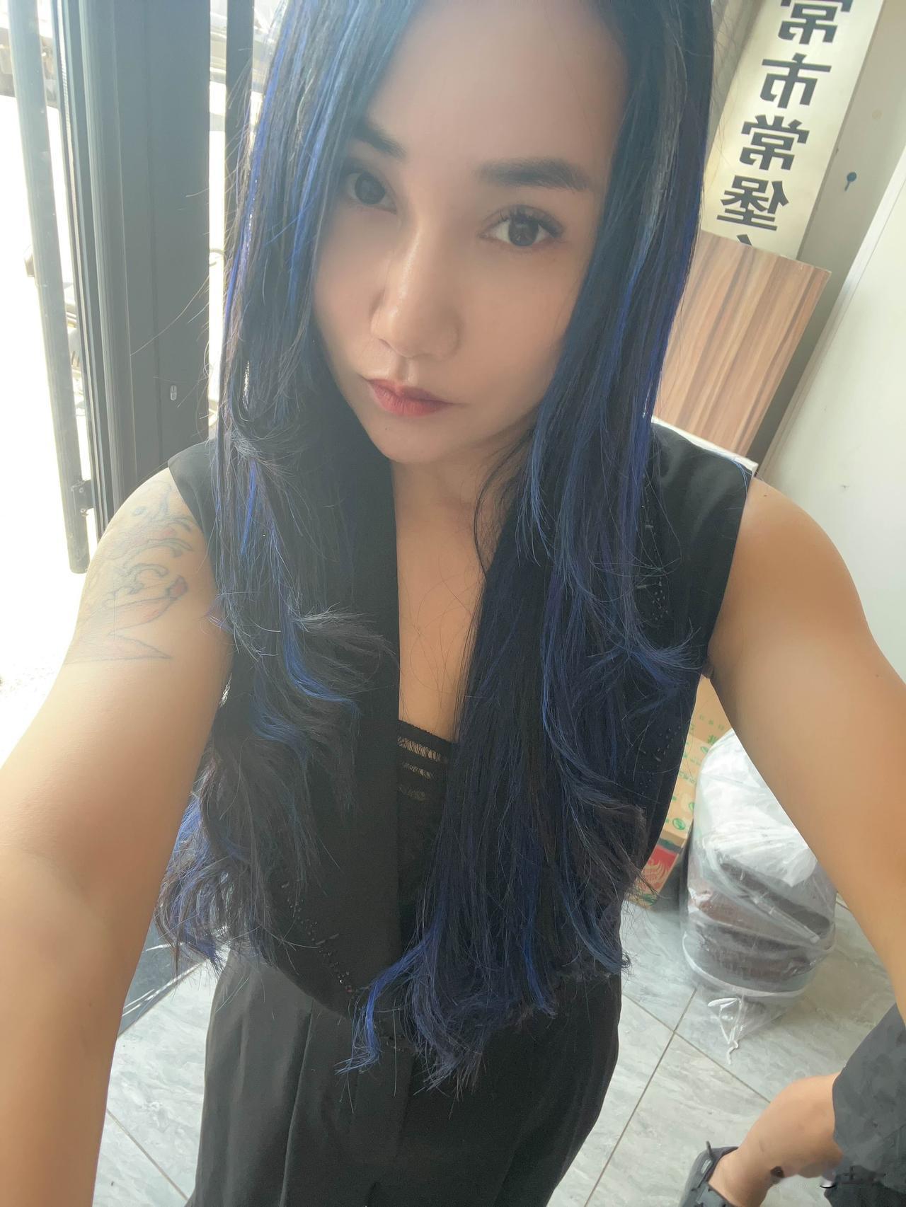他女人要不要找一个穷缺爱着你的男人，

看怎么个生活环境，怎么去定义，如果结婚，