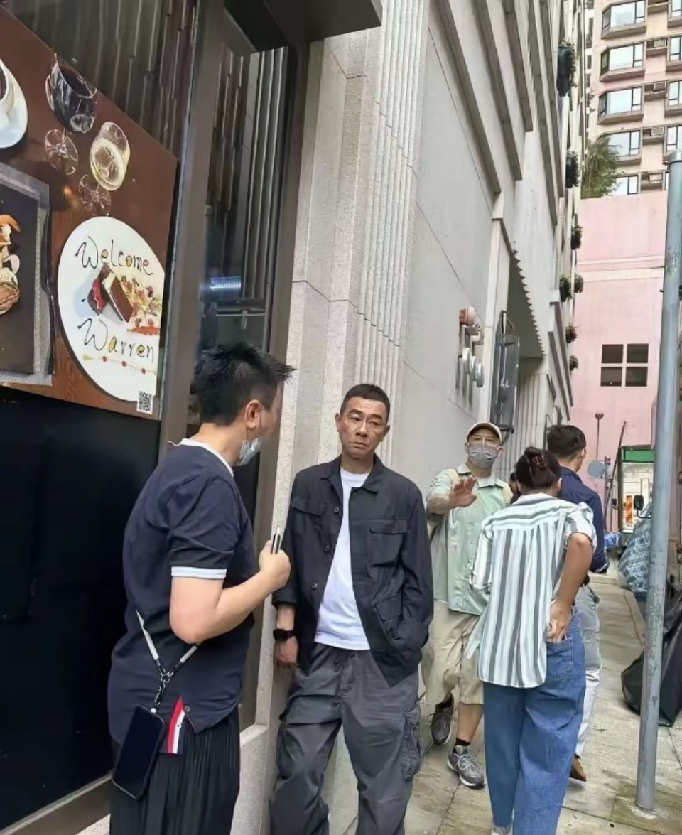 要没有明星光环，这样的放我们村里，是很难娶到老婆的 