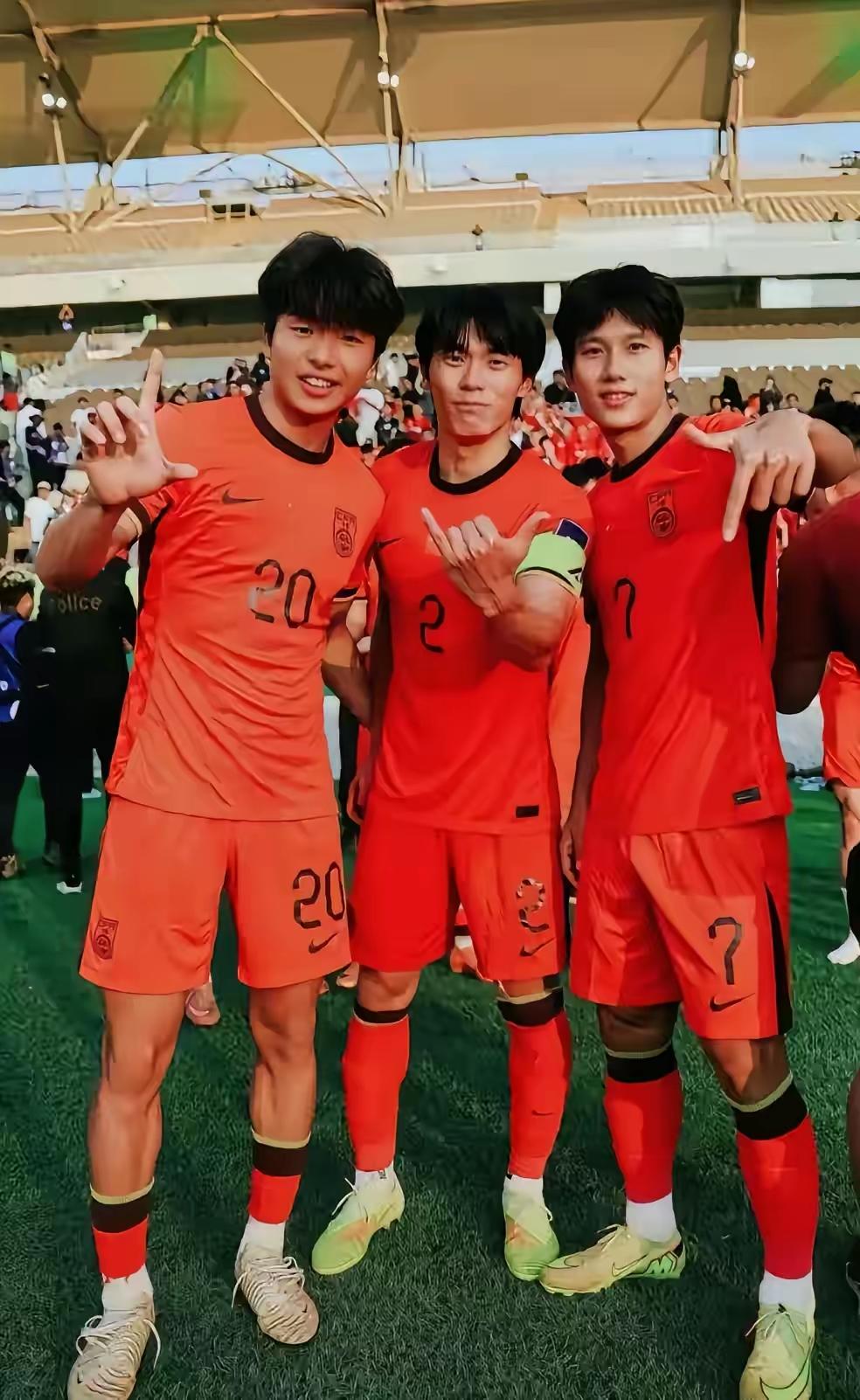 重庆娃硬是凶得很哦！
U23国足踢进四强这三个重庆娃娃可是立下了汗马功劳，
相信