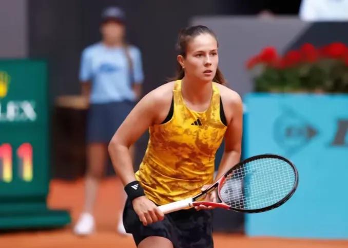 卡萨金娜旗开得胜！
WTA1000辛辛那提站首轮，9号种子卡萨金娜以6-4 6-