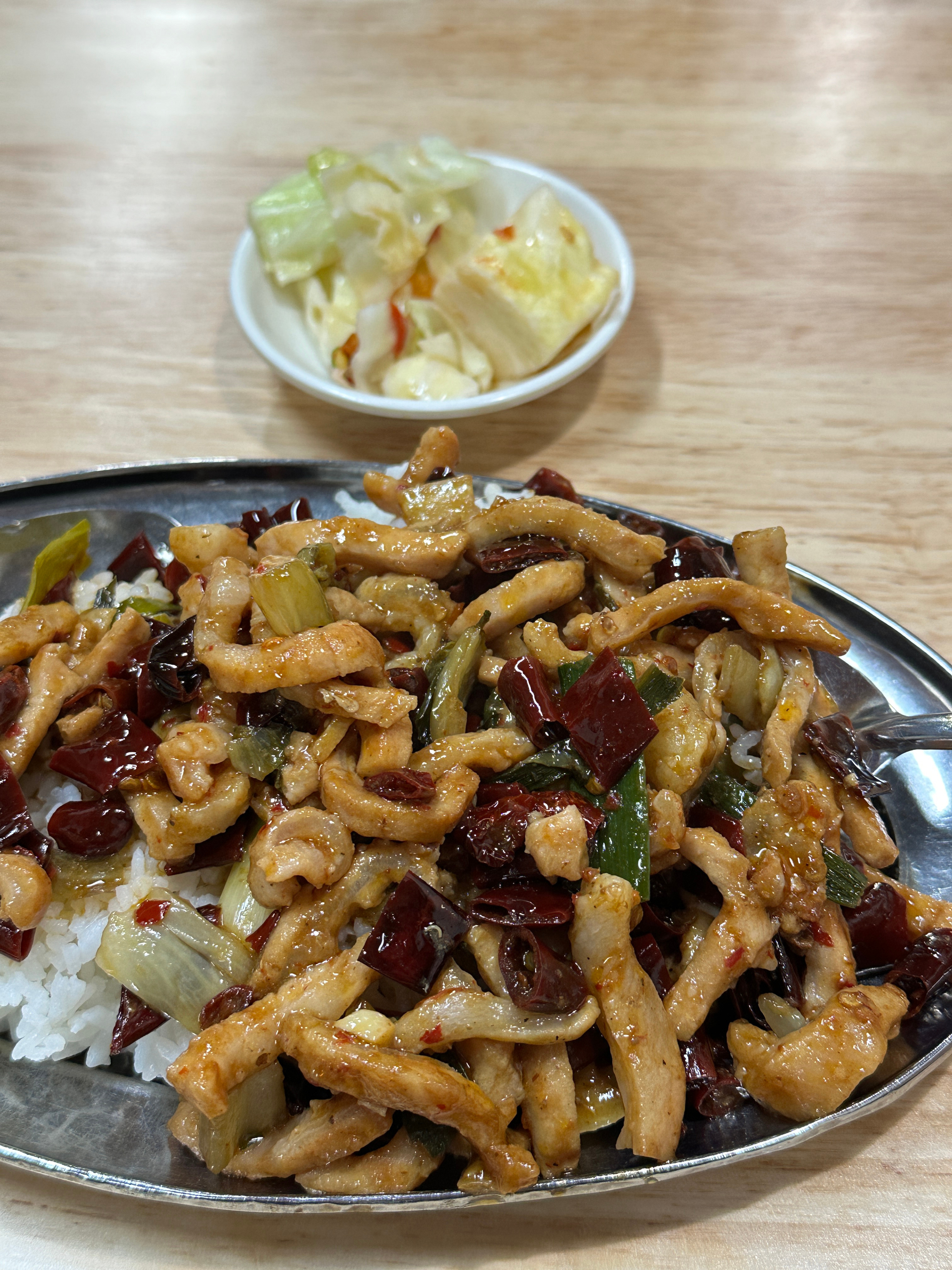 这个板筋饭好香香[舔屏][舔屏][舔屏]就是我最爱的肉筋，QQ脆脆的，加了很多干