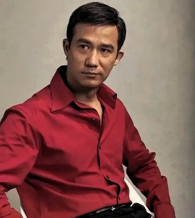 一开始大家都没意识到事情的严重性，直到香港演员李子雄发了一个视频，怒斥无人机“黑