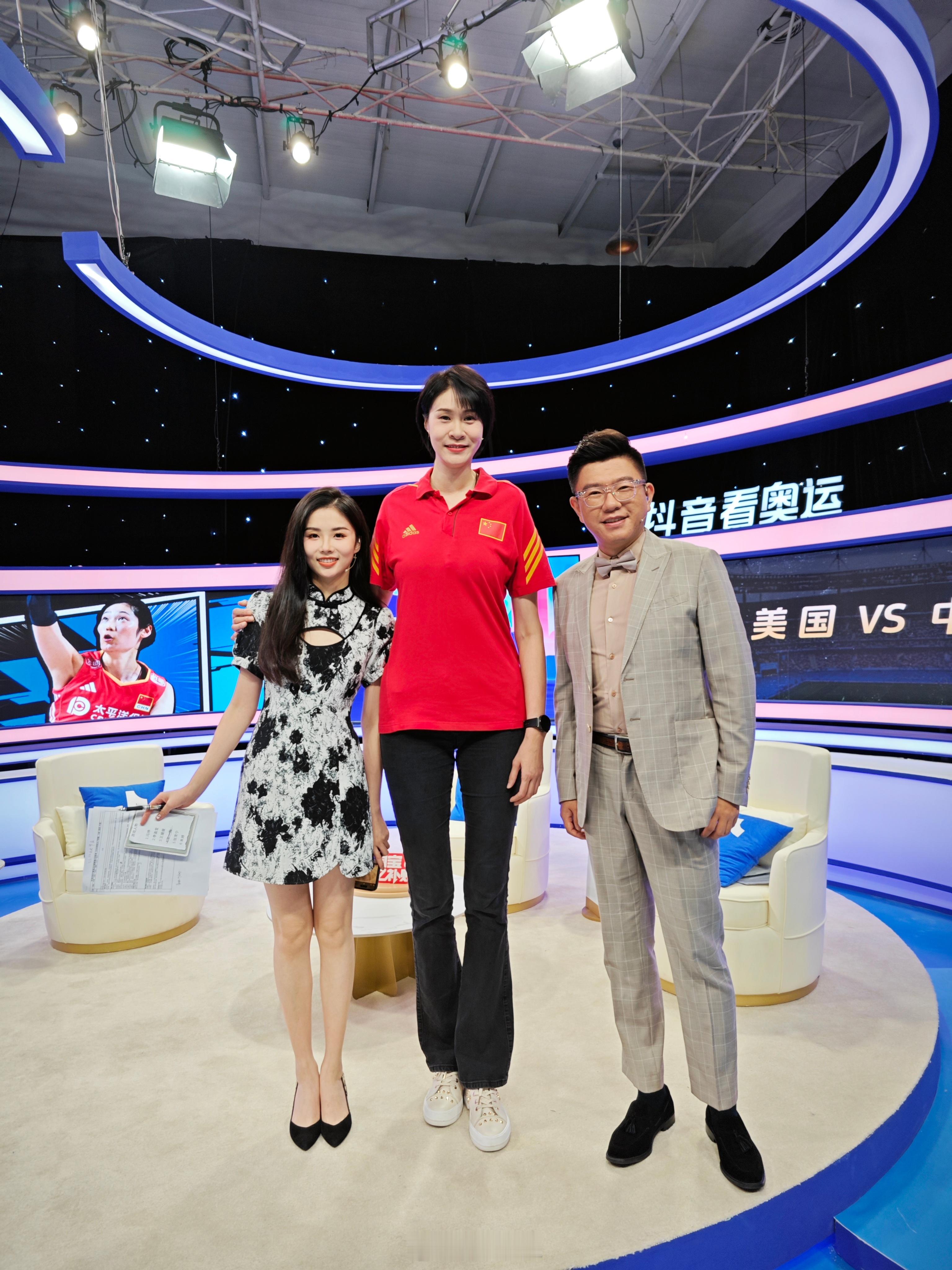 #中国女排vs美国女排#又是奥运首战美国，和赵蕊蕊一起为中国女排加油 ​​​