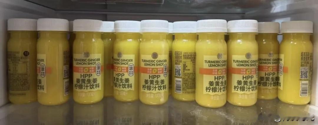 姜黄生姜柠檬汁饮料
这组合听着就养生
姜黄具抗炎特性
生姜可驱寒暖胃
柠檬富含维