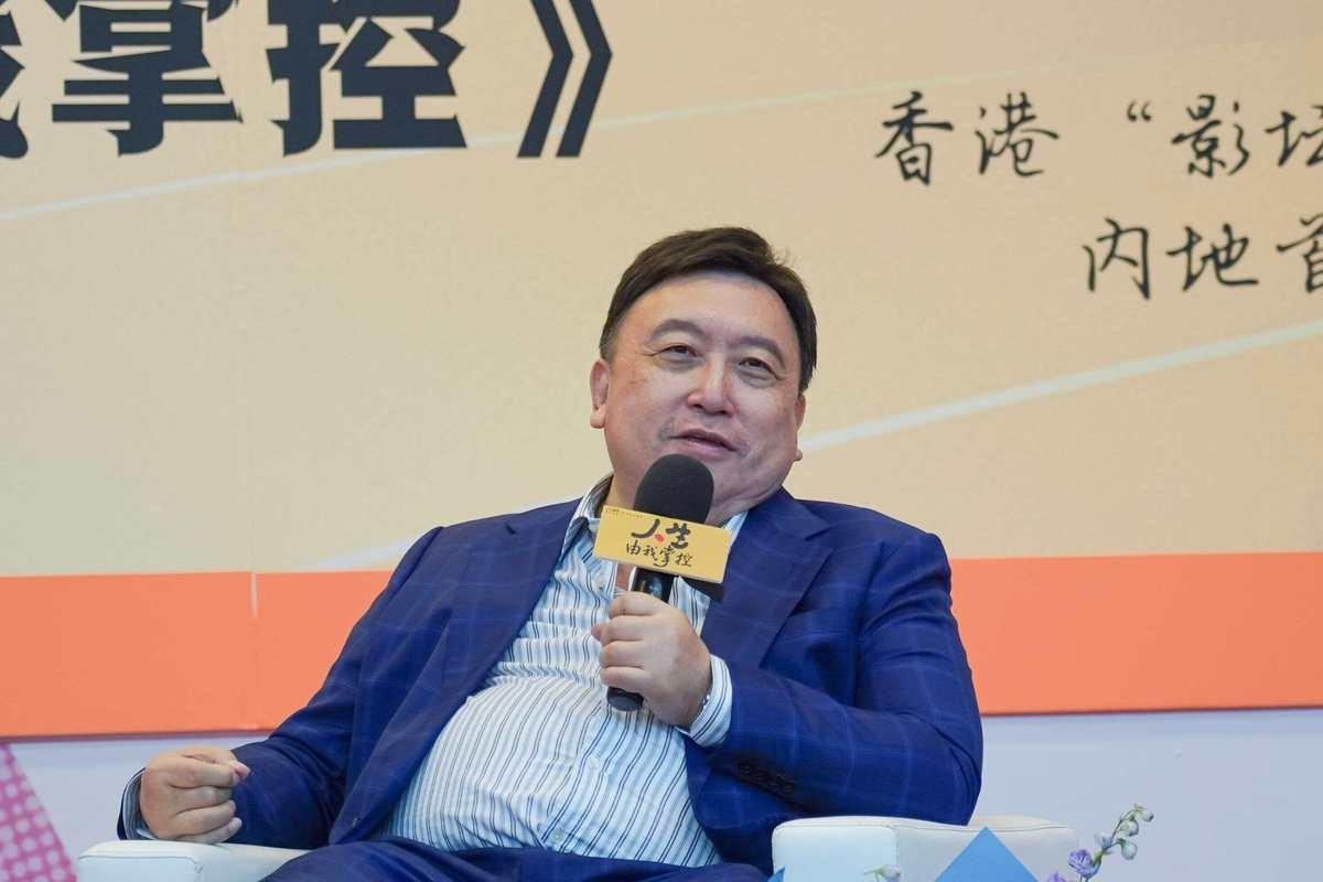 "鬼才"导演王晶看完《欢迎来龙餐馆》，直言自己最喜欢蒋奇明和中东小孩，"导演选角