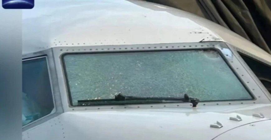 美国一载140人客机与探空气球高空相撞！风挡破裂，机长被玻璃碎片击中…… 来自@