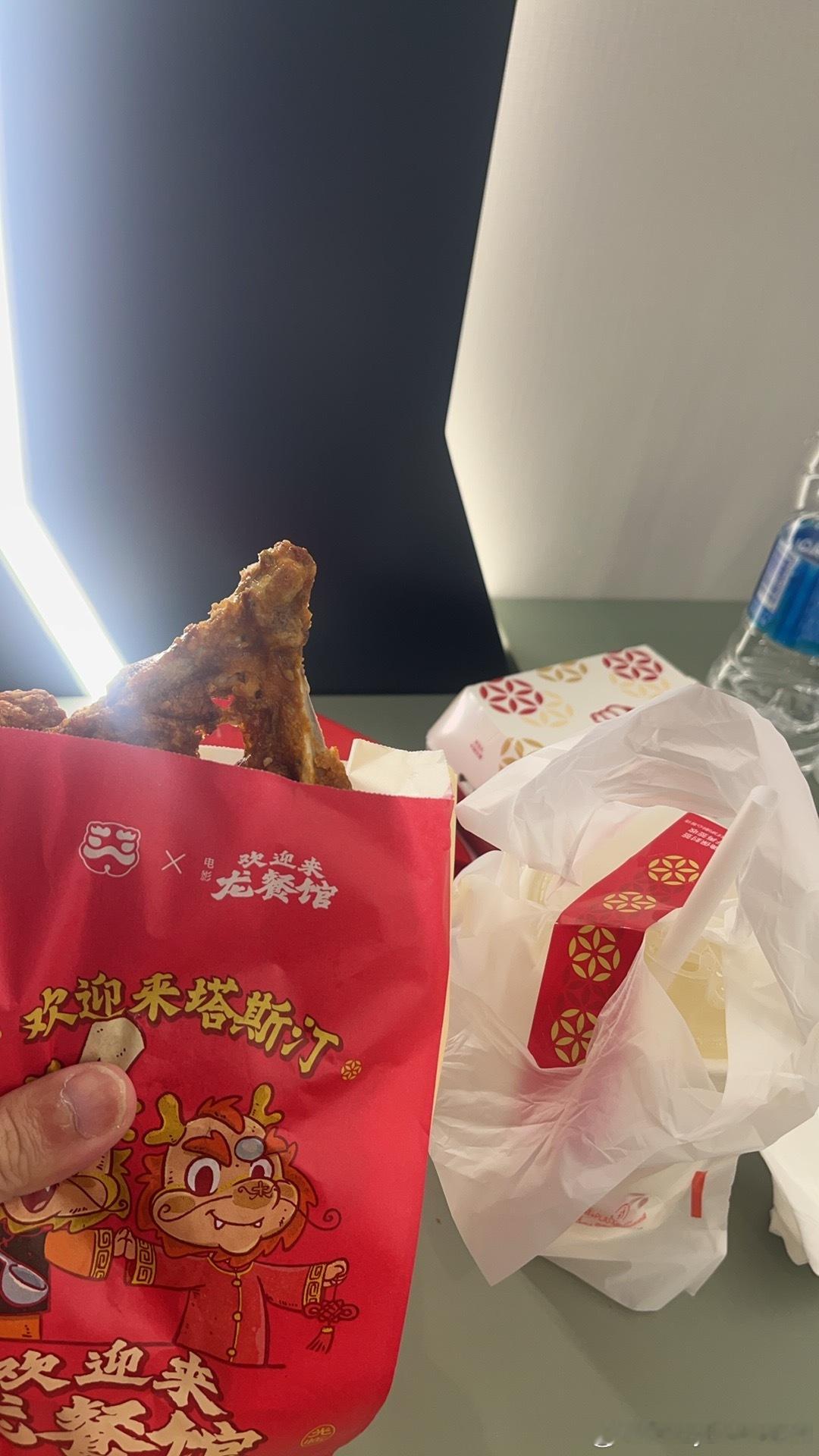 下班狂啃拼好饭汉堡了 ​​​