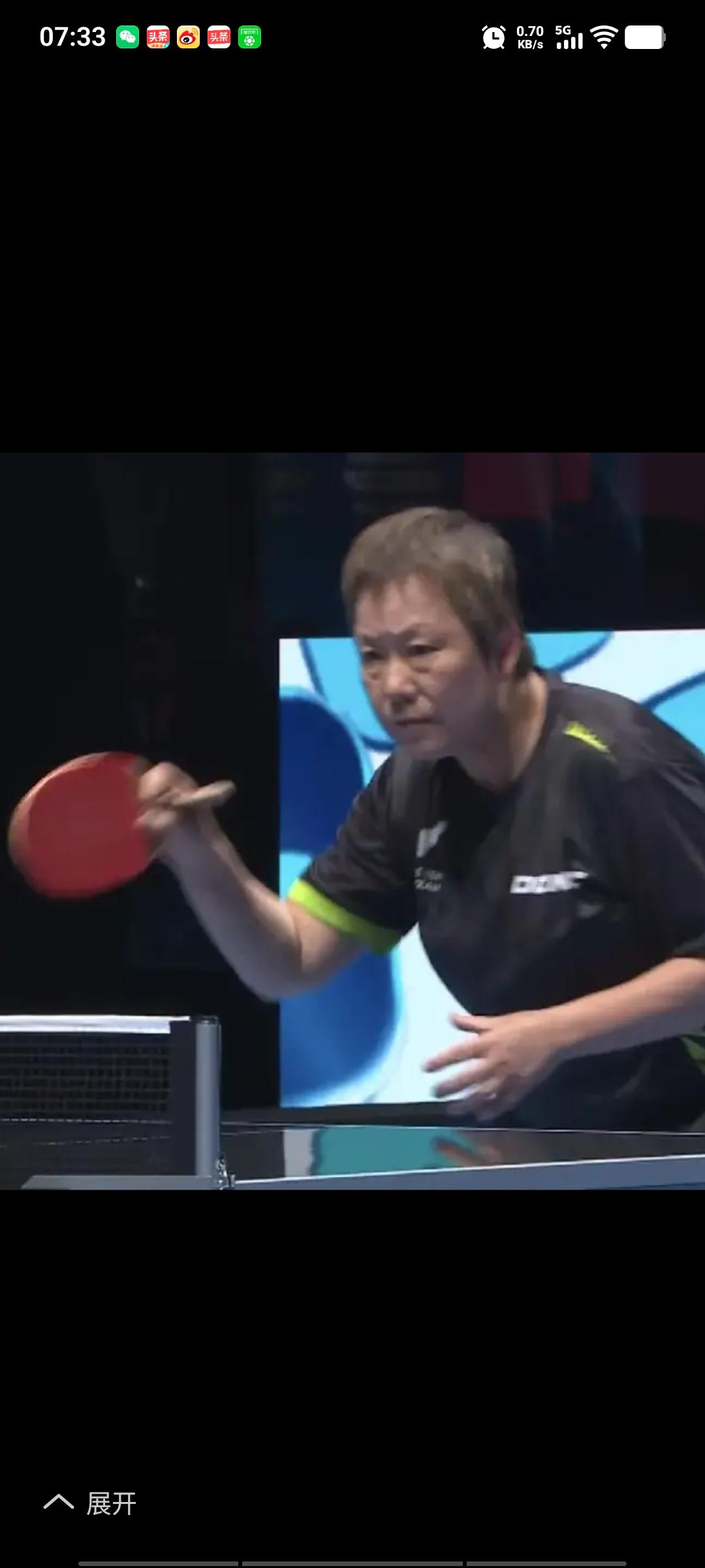 昨天，64岁的老国手李春丽代表新西兰出战澳门世界杯，创造了新的世界纪录。她比乒乓