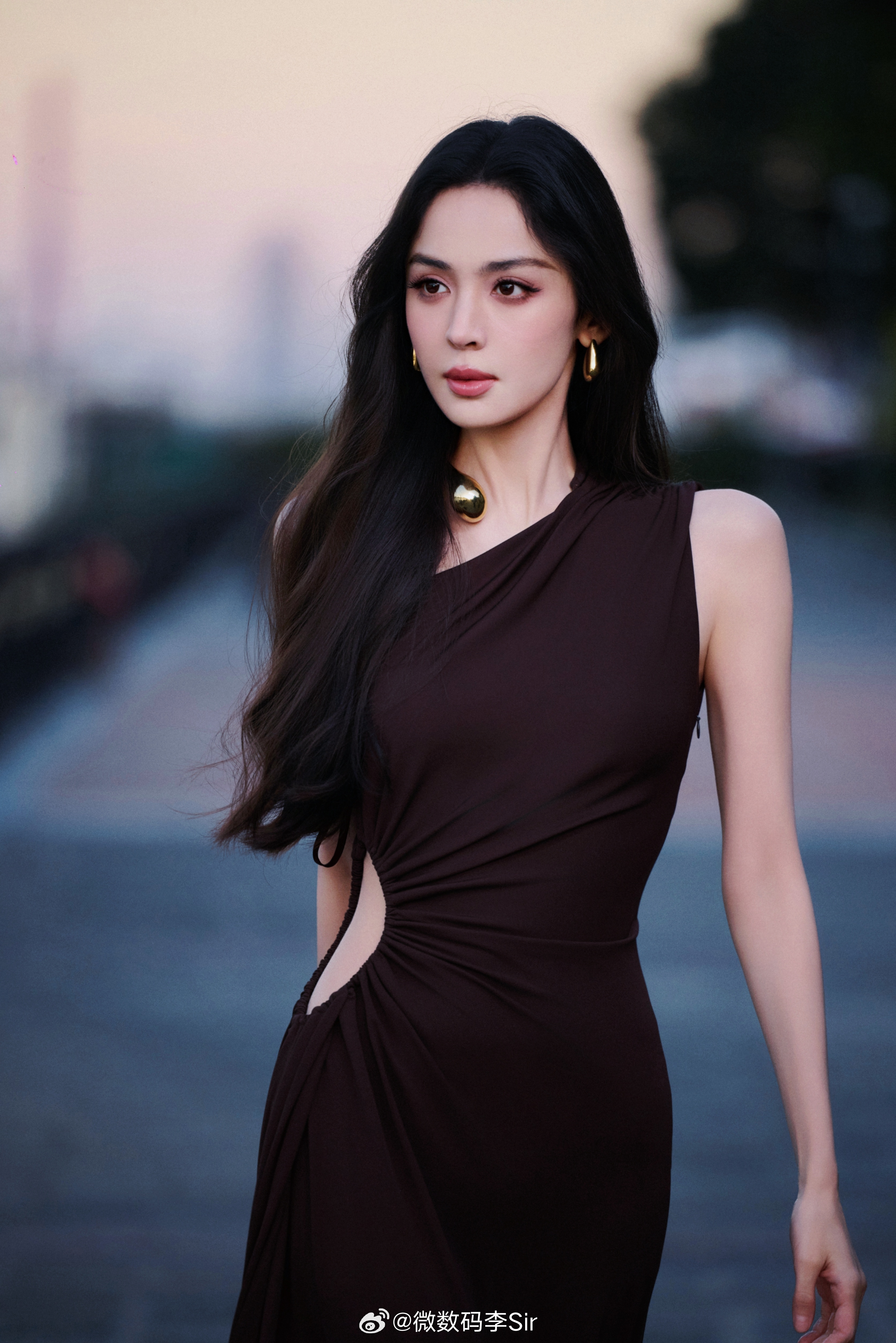 这话题有些莫名其妙了吧