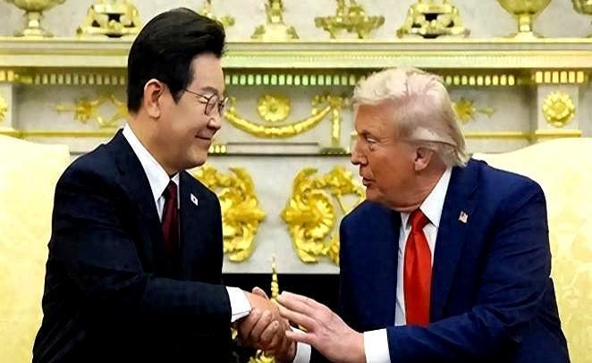 特朗普一句“一起访华”，李在明从冷板凳跳上头等舱。
25日白宫门口只有三两个工作