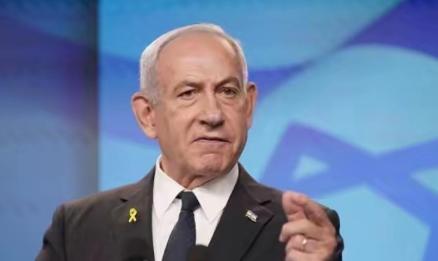 内塔尼亚胡彻底疯了。
 
当地时间2026年4月7日深夜，以色列战机越境突袭伊朗