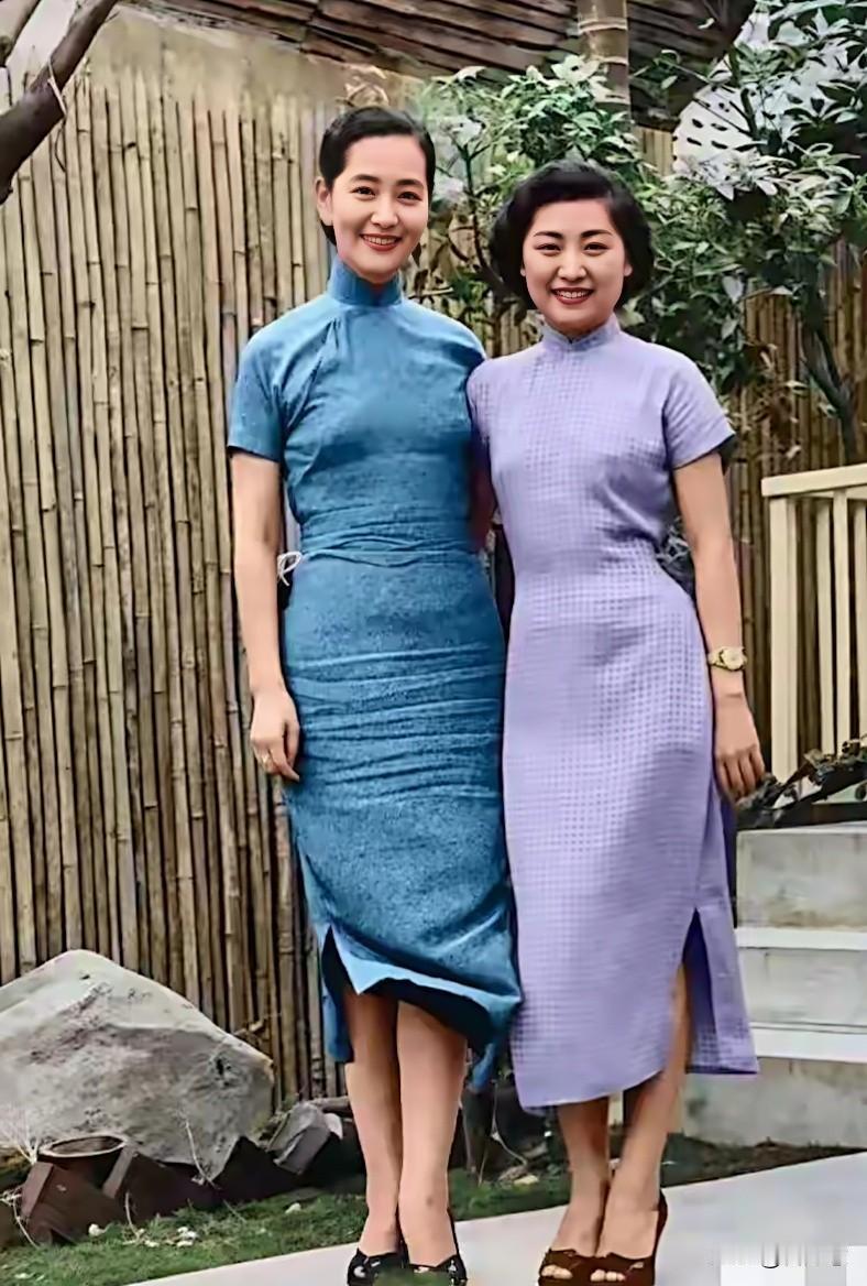 两位穿旗袍的女子，其中一位被蒋经国追了一辈子，猜猜看，哪个是[奸笑]