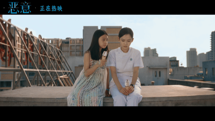 恶意刀我别用温柔刀没人能逃过这份藏在恶意里的温柔。静静为妹妹让的路，妈妈藏不住的