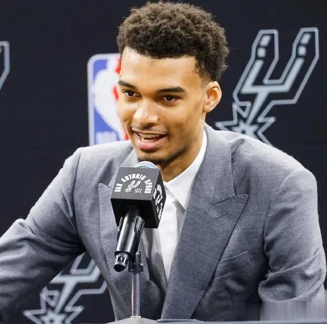  
北京时间7月14日NBA马刺队状元郎文班亚马接受采访表示:“其实NBA的身体