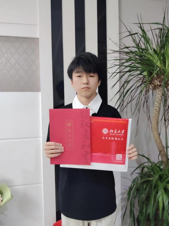 向阳成长，逐梦燕园盛夏捷报频传，2026年高考中，邯郸恒一中学学子庞梦哲成功圆梦