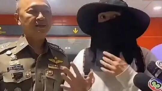 王星称于 50 人建筑被拘，涉电信诈骗之险