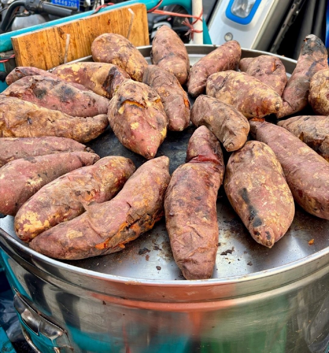 爱吃烤红薯的人天塌了还让不让人健康老去了连烤个红薯还要用科技香那个烤梨 烤玉米里