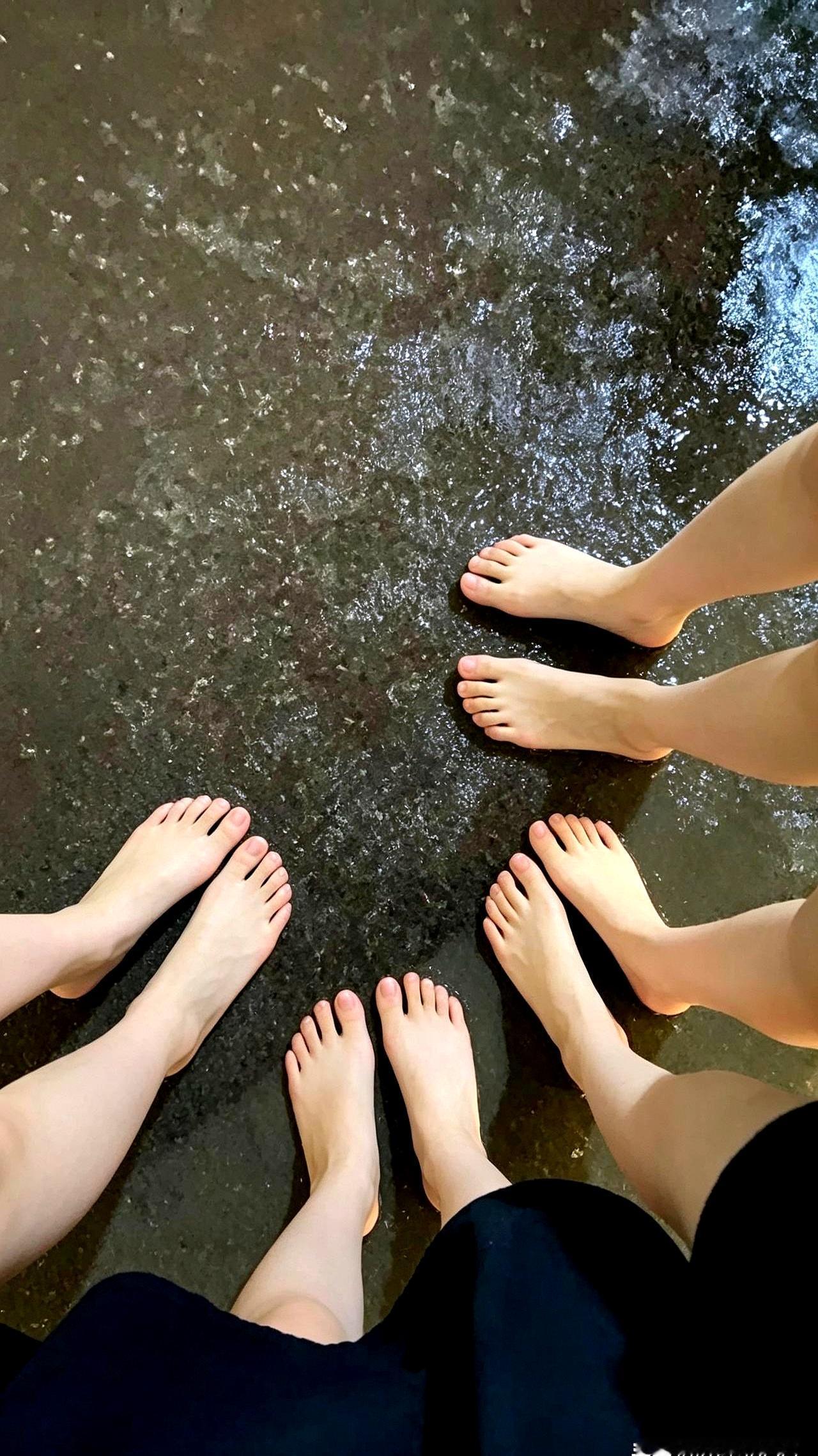 到底是谁发明了“一出门艳阳高照，一回家大雨倾盆”这种破防定律啊？
真以为我今天是