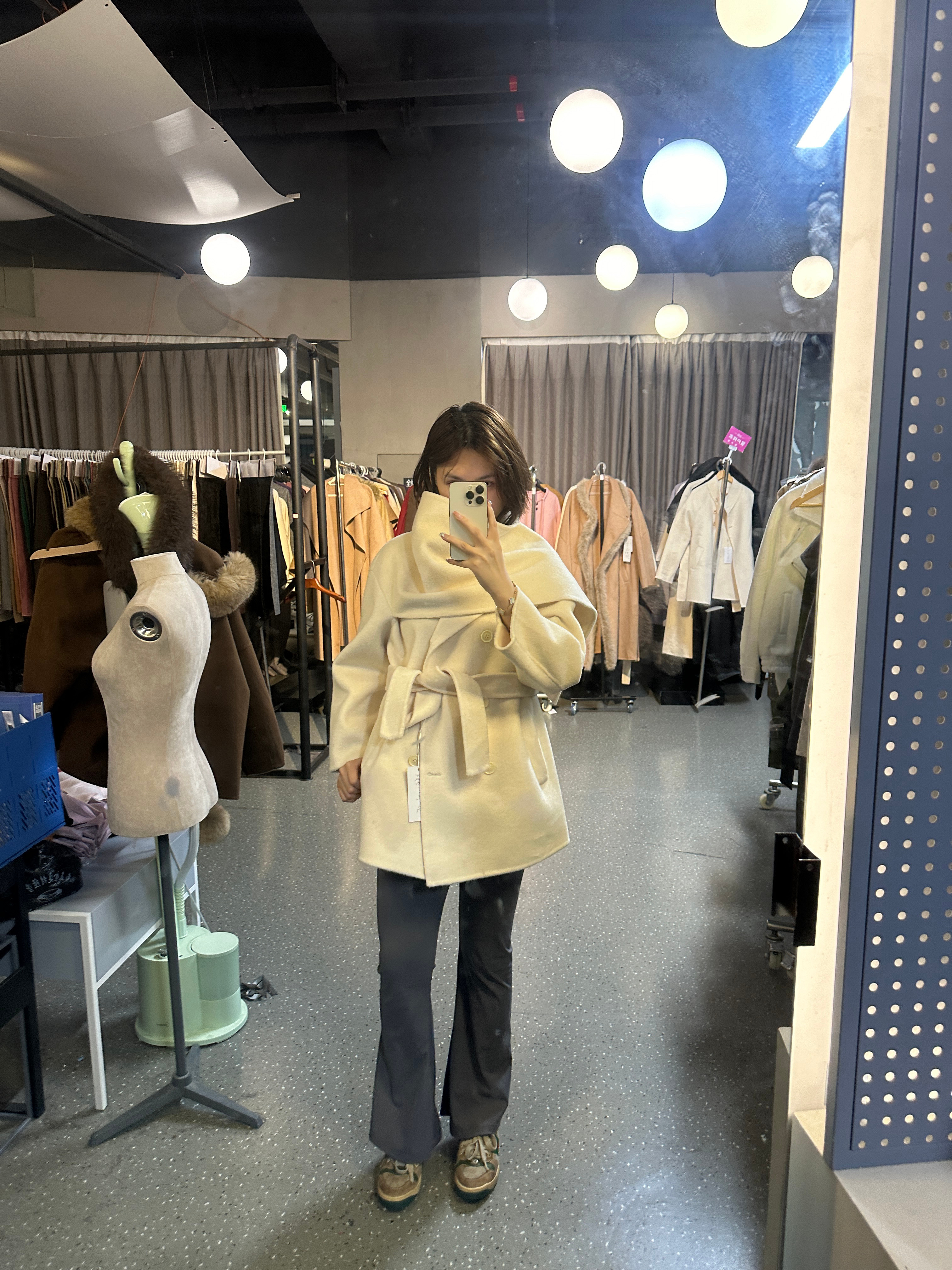 老铁本来只是打算买件衣服结果逛的是人家的供应链，得知我是博主人家问我能不能给他带