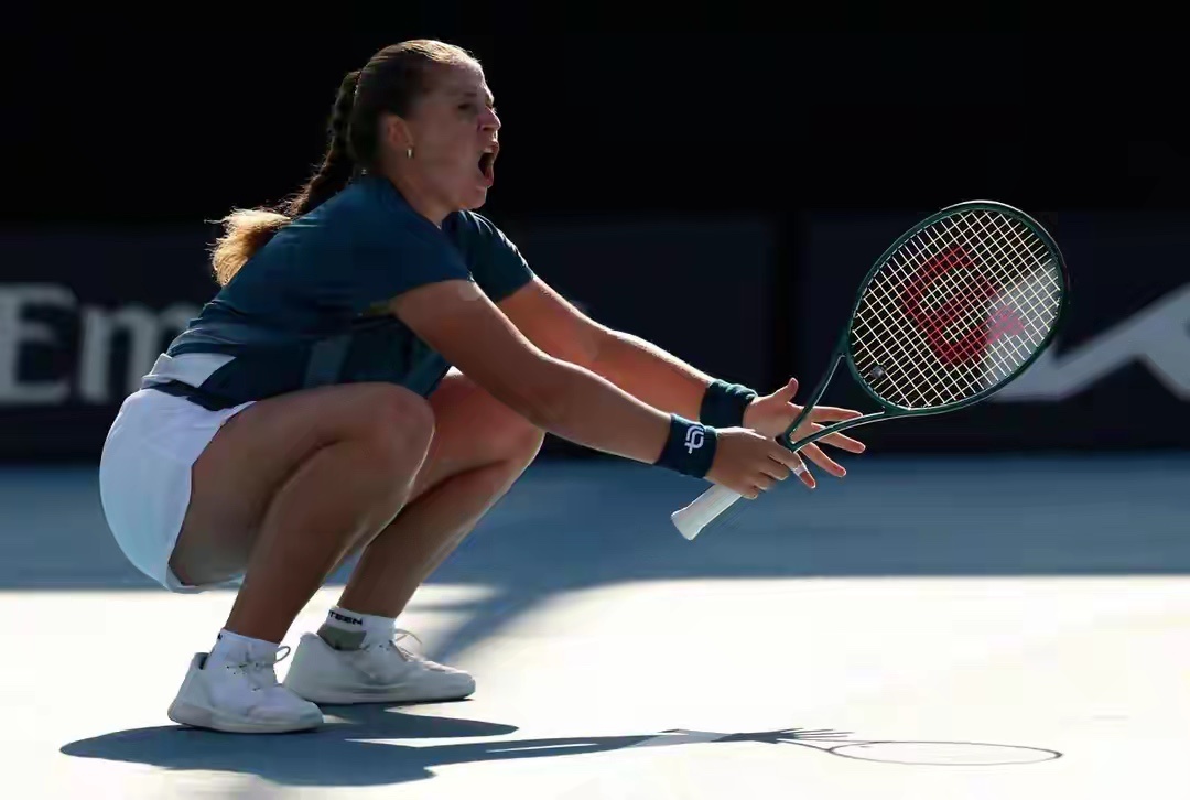 1月22日，在2026年澳网女单第二轮中，中国选手王欣瑜以2-1艰难逆转24号种