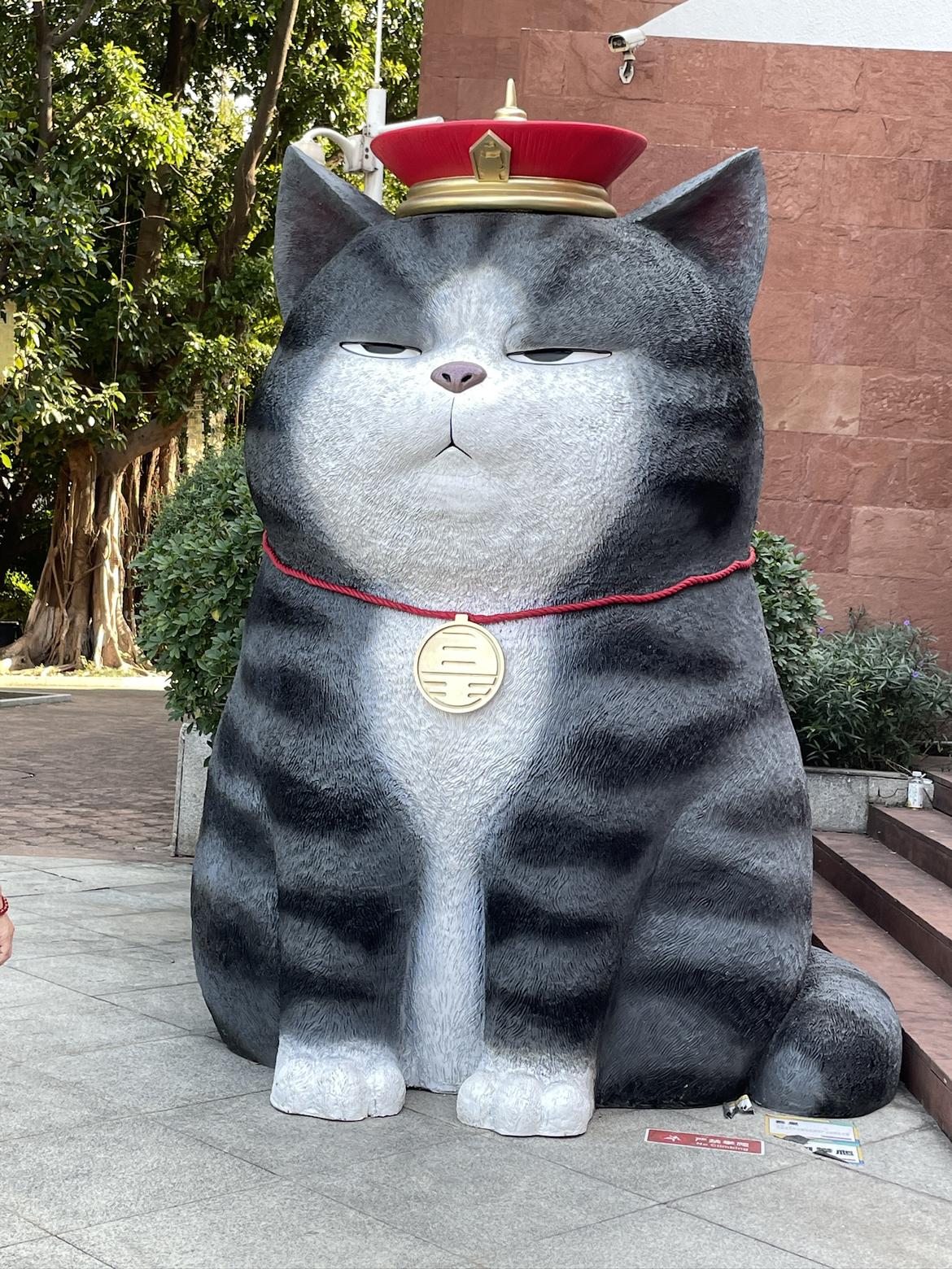 今天的状态就像🥲强颜欢笑的表情包，心里一堆事儿，但还得硬撑着。

生活有时候就