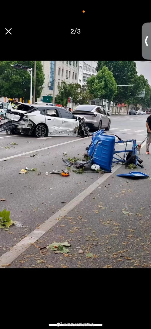 车祸现场惨不忍睹  醉驾致死加逃逸  这下牢底坐穿了  可怜的环卫工夫妇 话说目