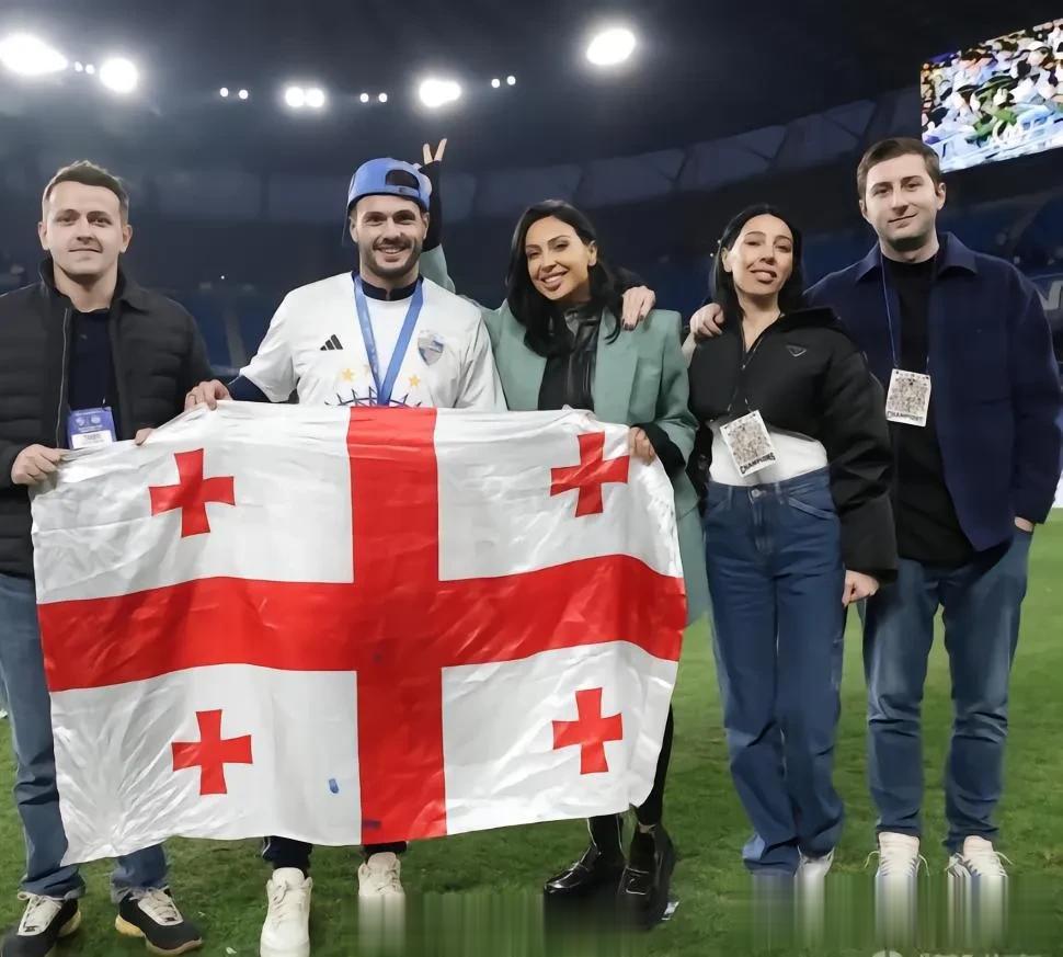 山东泰山队在结束亚冠小组赛后，开始放假，绯闻外援卡扎伊什维利，社媒深情告别#山东