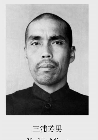 1942年，一个鬼子在杀害一位中国农民时，为了找点乐子，便把毛巾盖在了农民的脸上