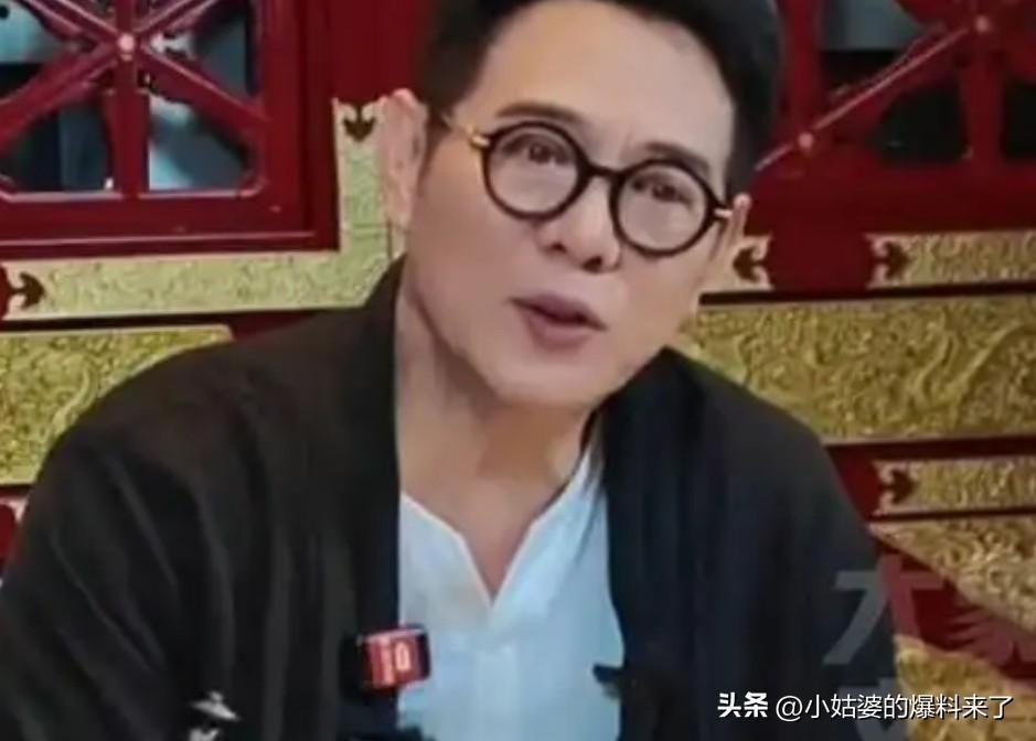 李连杰拍完第一部短剧，紧接着就官宣进组第二部。
这速度，比当年拍《黄飞鸿》还快。