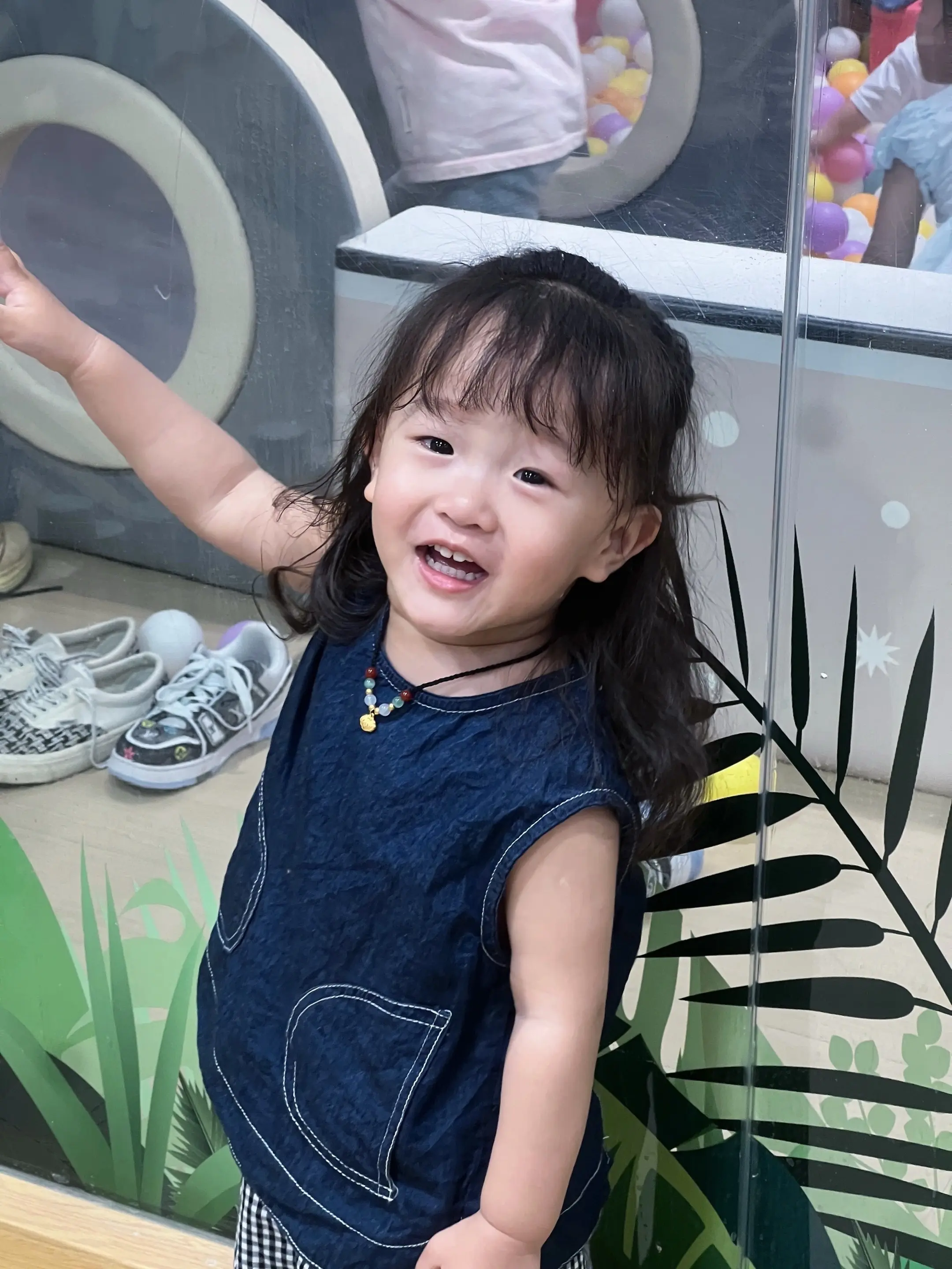 所以 亲爱的小孩 希望你可以永远做一个孩子 开心快乐 无灾无难