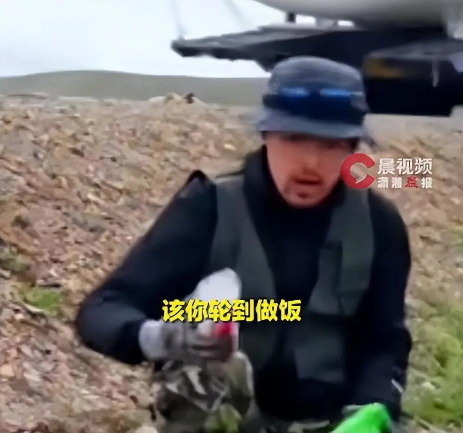胡歌在长江源捡了十几年垃圾，这事儿真挺让人意外的。

5月9日，随着长江大保护十