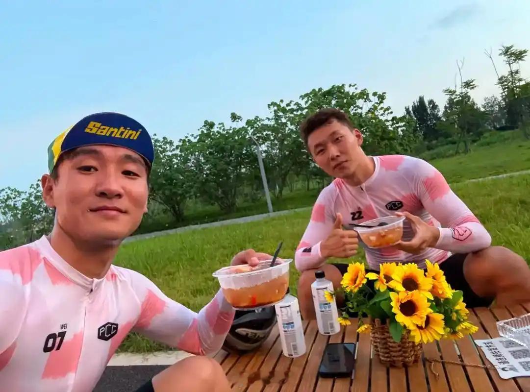 成都蓉城 锦观新闻：约翰·阿洛伊西到位前，俱乐部已经与韦世豪、李扬等国脚续约。中