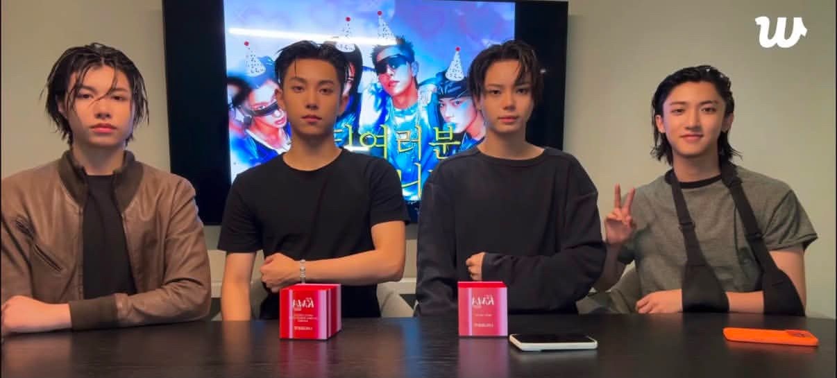 LNGSHOT集体模仿郑宇津手部状态 