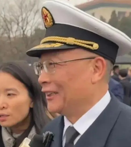 海军代表：我们的航母没有瓶颈，第四艘航母很快就会公布；陆军代表：人与人的悲欢并不