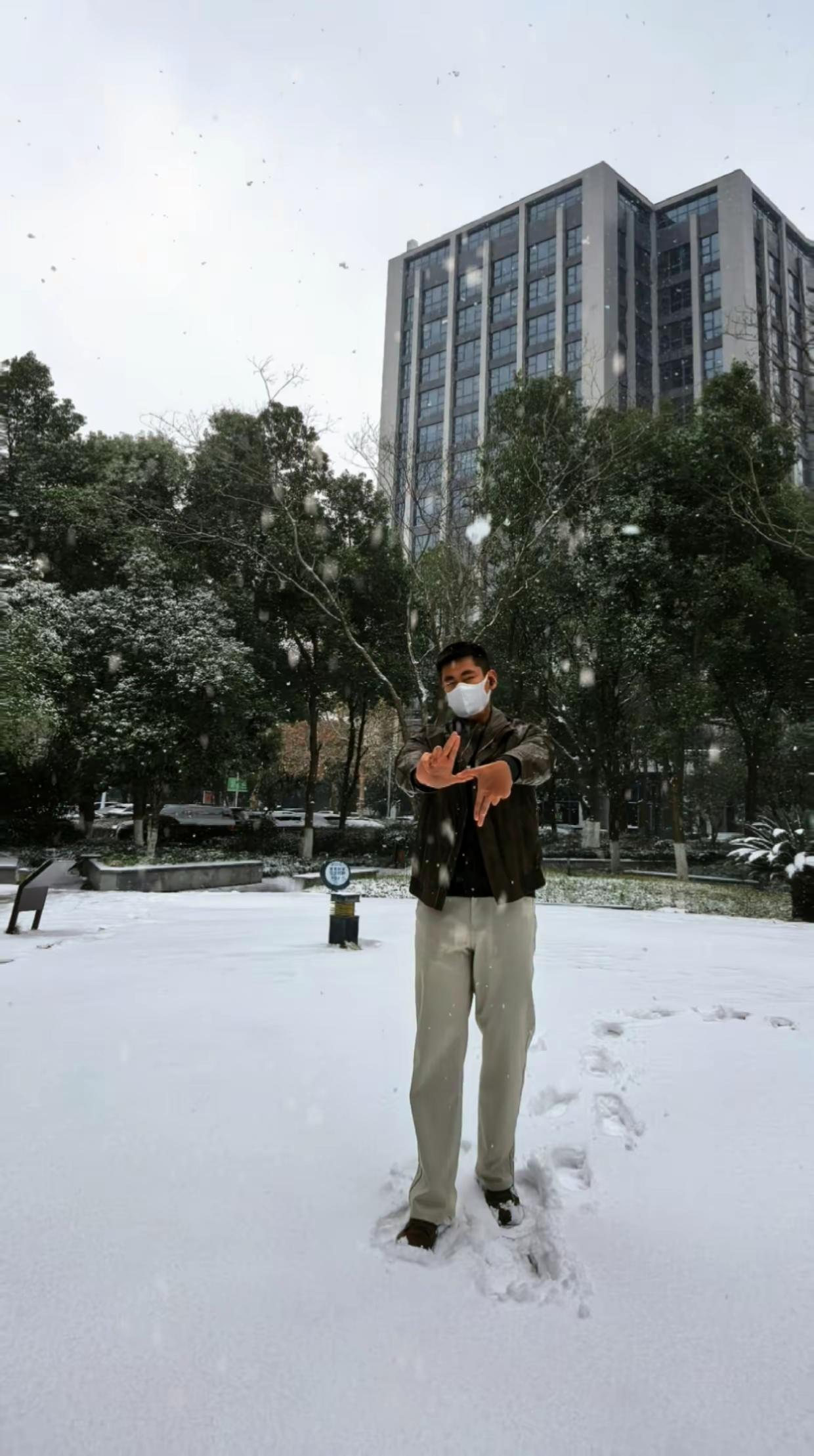 我本愿将心单单向月明 人夫感