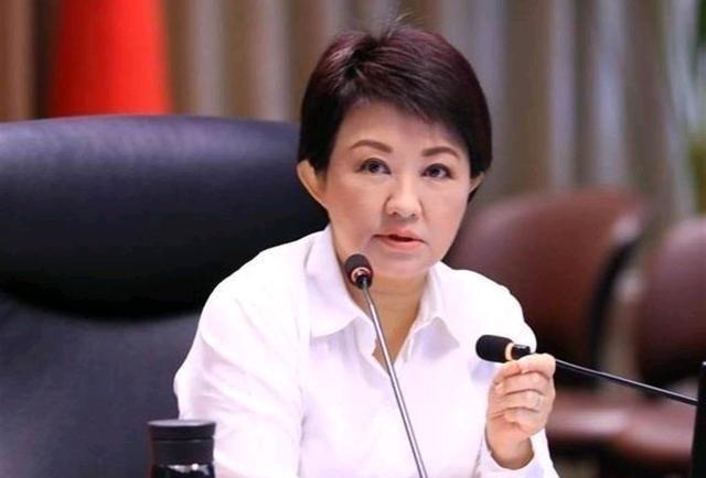 国民党以下跪的方式，硬生生的给美国送了一份大礼！

一份军购案，为什么会让岛内舆