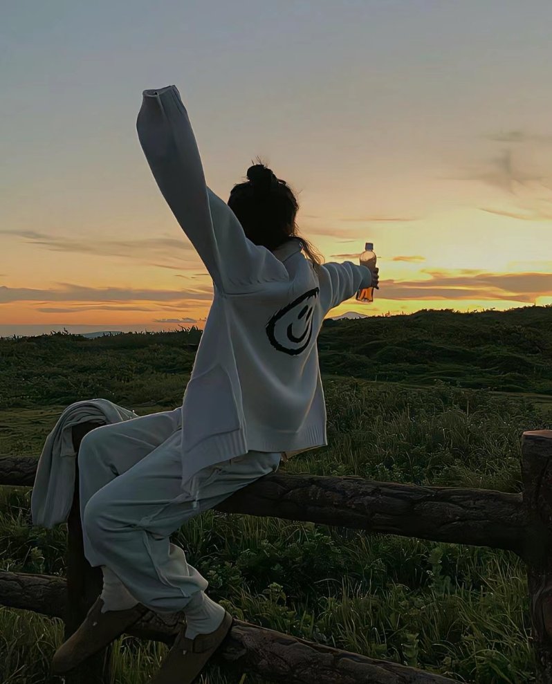 世界是否美好 不在于世界 在于你 生活从来不是选择 而是热爱 . ​​​