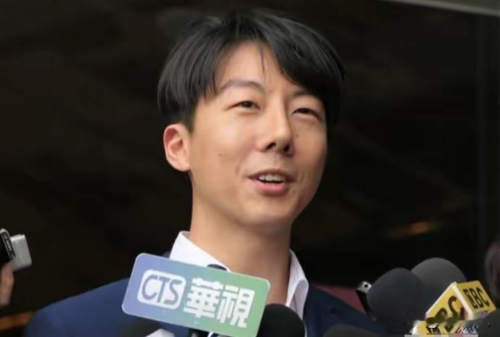 赖清德怂了！当主持人问：为什么不敢宣布“台独”？
他回应因为有反分裂国家法。
民