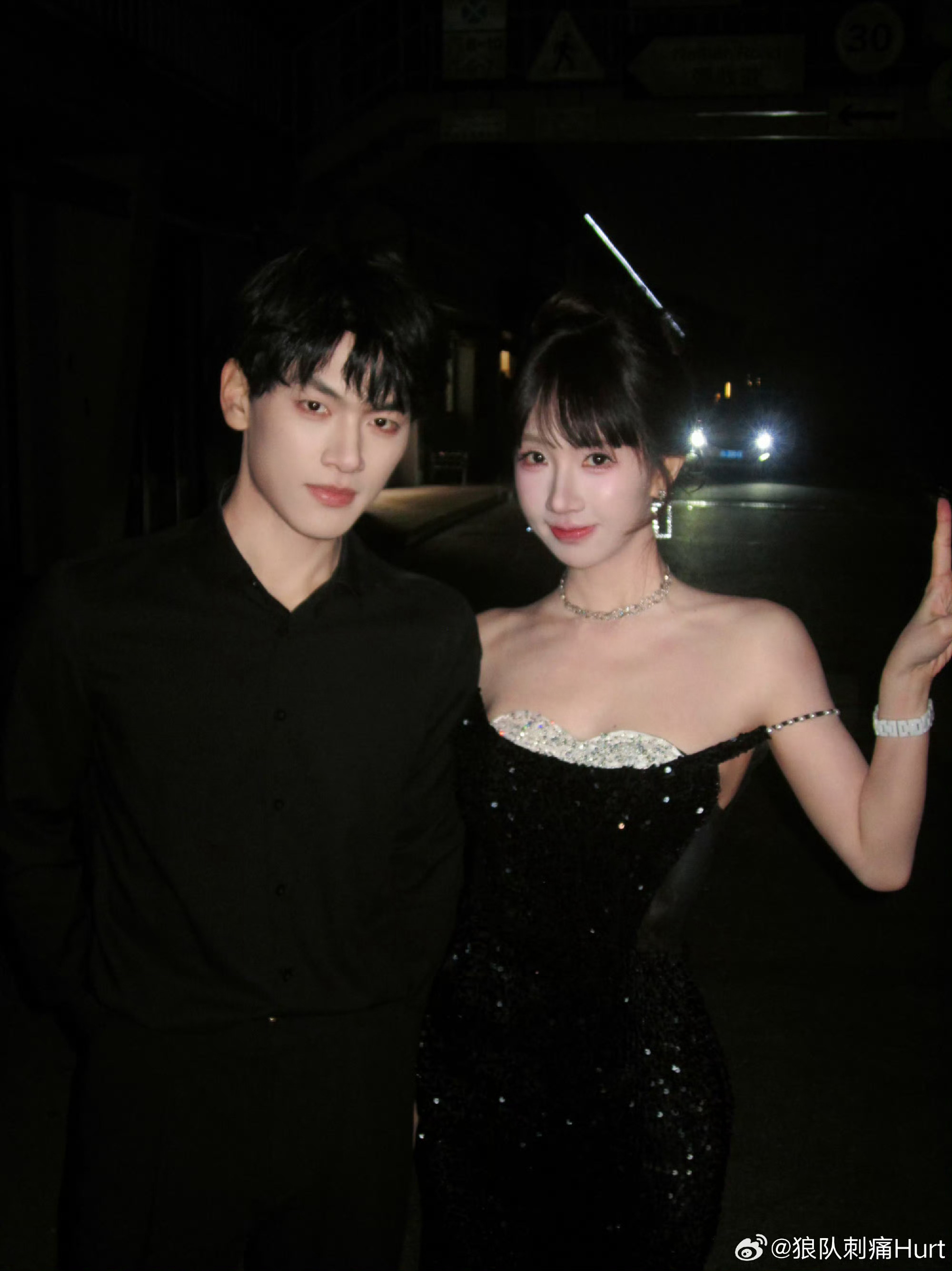 刺痛官宣恋情 好久没刷到了，刺痛减肥后颜值直接上升了几个档次啊，照片看也是男帅女