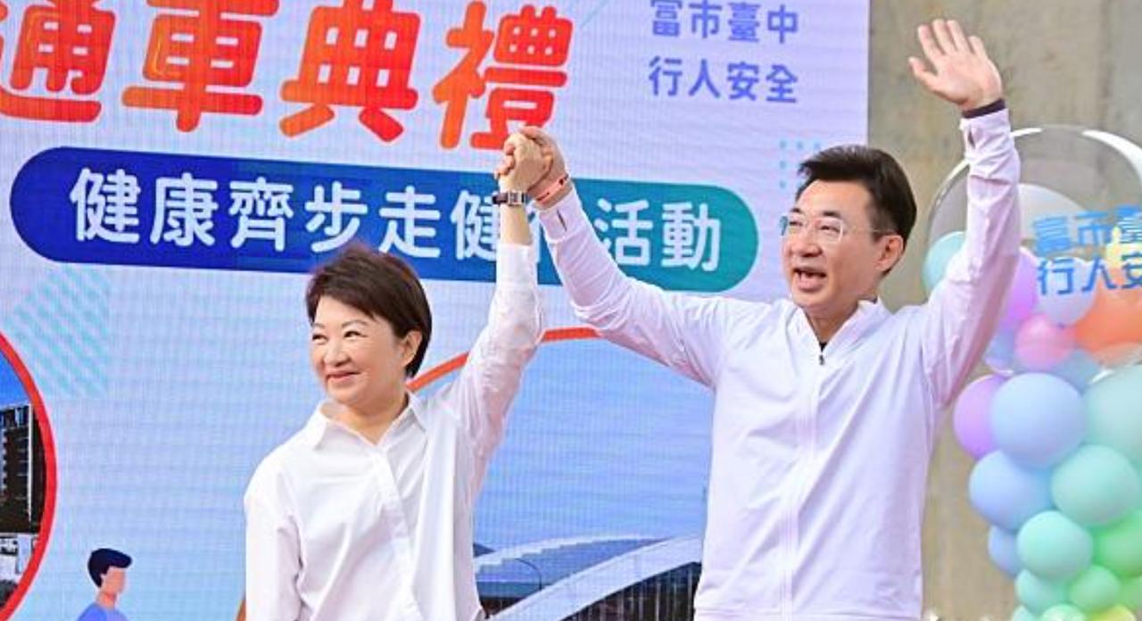 郑丽文这边马不停蹄，卢秀燕那边也没闲着。忙里偷闲时，卢秀燕会羡慕嫉妒恨吗？
昨天