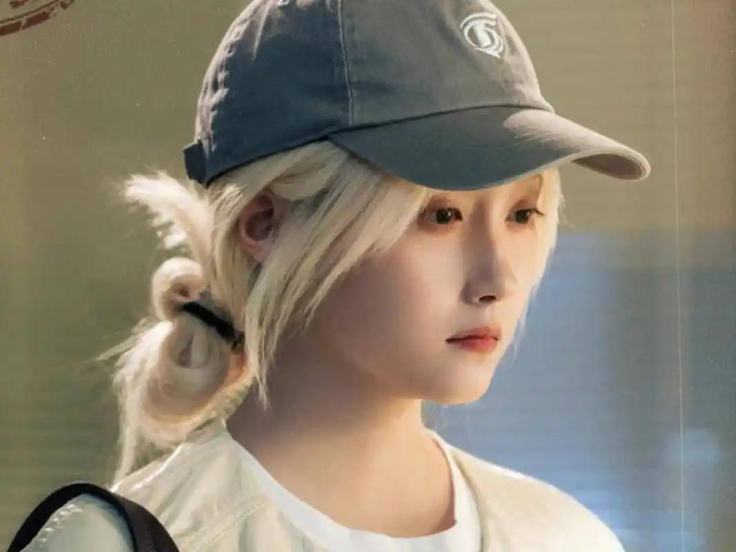 这是一部以白化病少女

今晚央视将有新剧播出《 生逢其时》，这是一部讲述白化病少