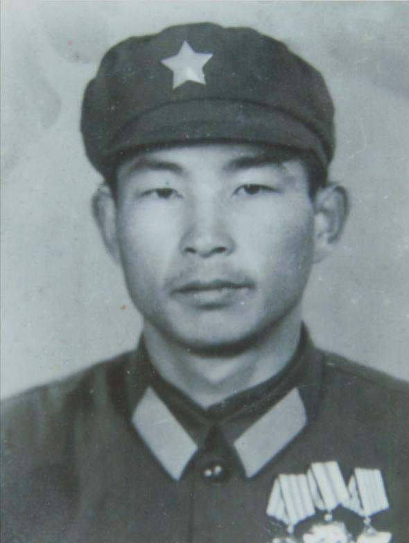 [微风]“投降吧，饶你不死！”1980年，小战士被越军包围，又赶上子弹打光了。他