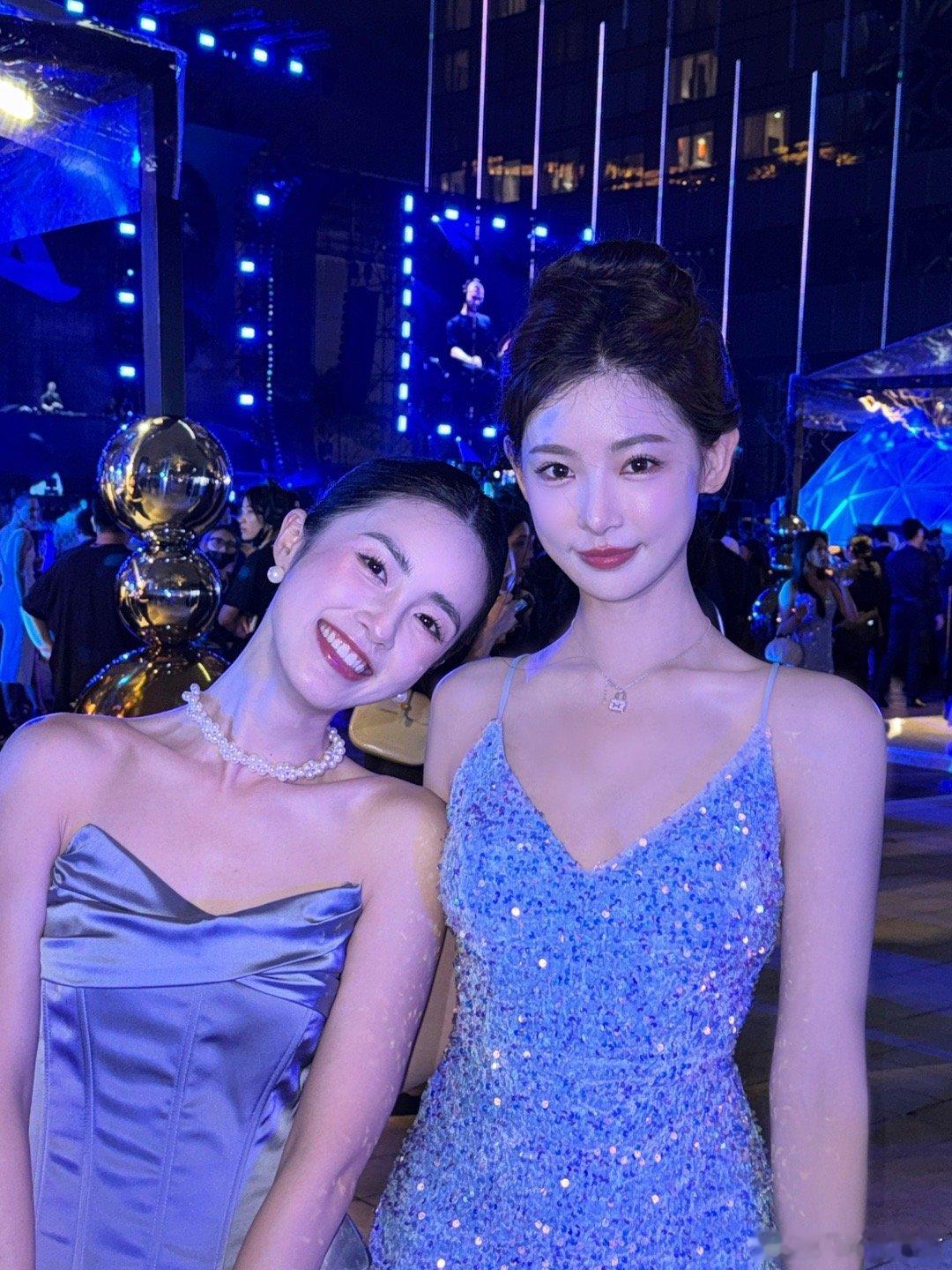 这次来澳门观看被誉为“⼀⽣必看的水上汇演”的《⽔舞间》《水舞间》的故事是关于爱情