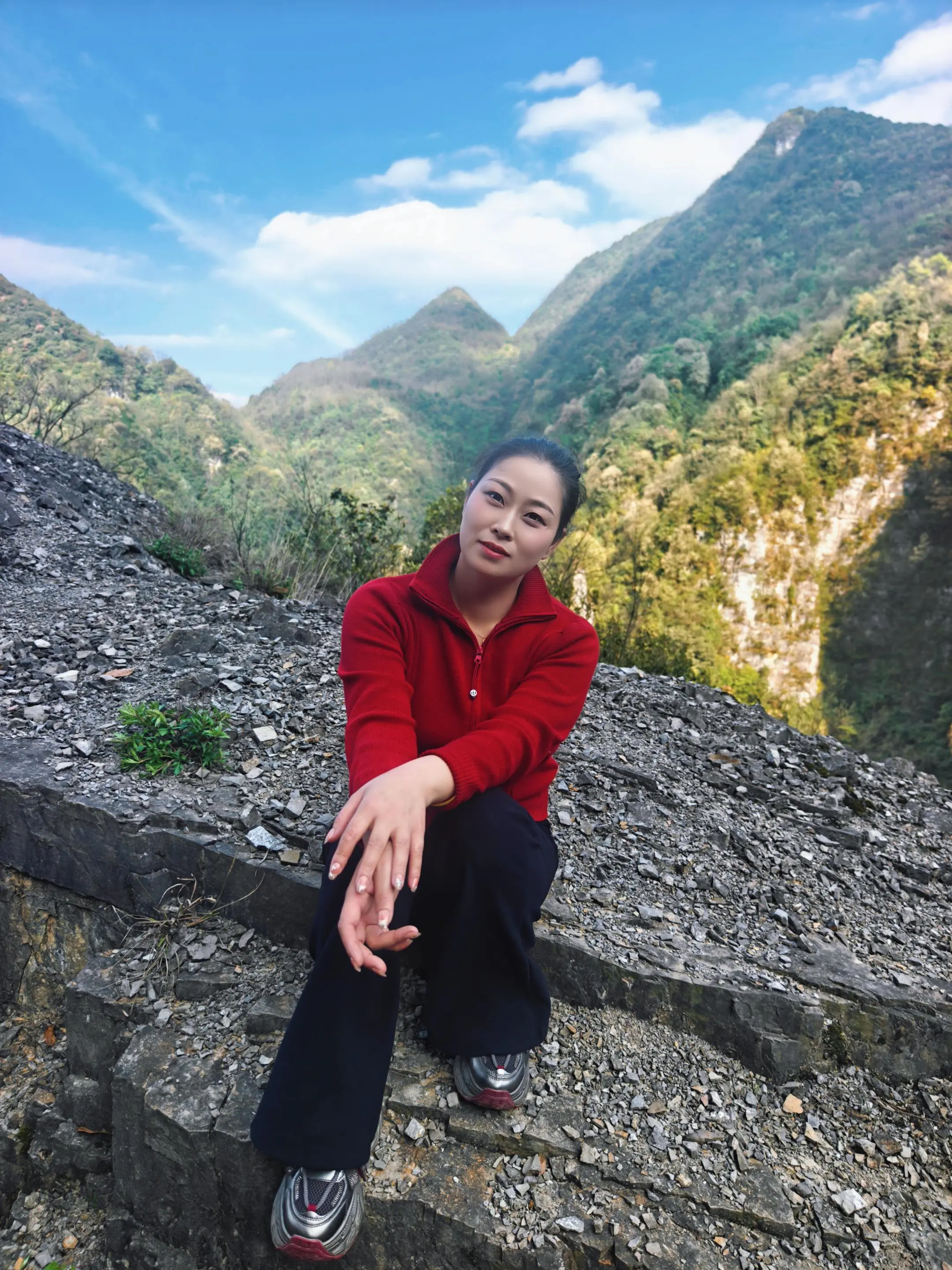 不要拿以前的事，来衡量现在的人，回头看看，谁都不是以前的样子，没觉得一...