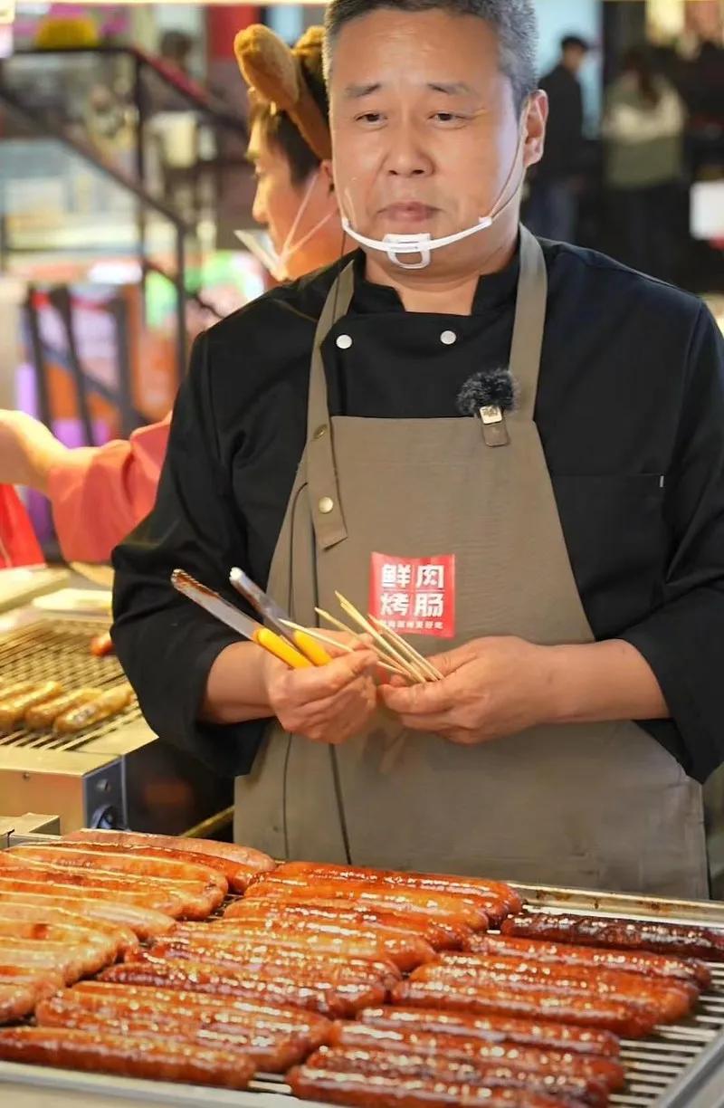 人生没有彩排，只要肯努力绝境也能卷土重来！
今天的主人公是一个具有传奇色彩的人物