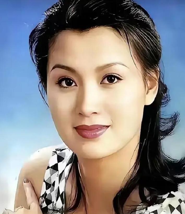 1990年《围城》爆红，陈道明当众夸她是“梦中情人”，史兰芽转头却嫁给大10岁无