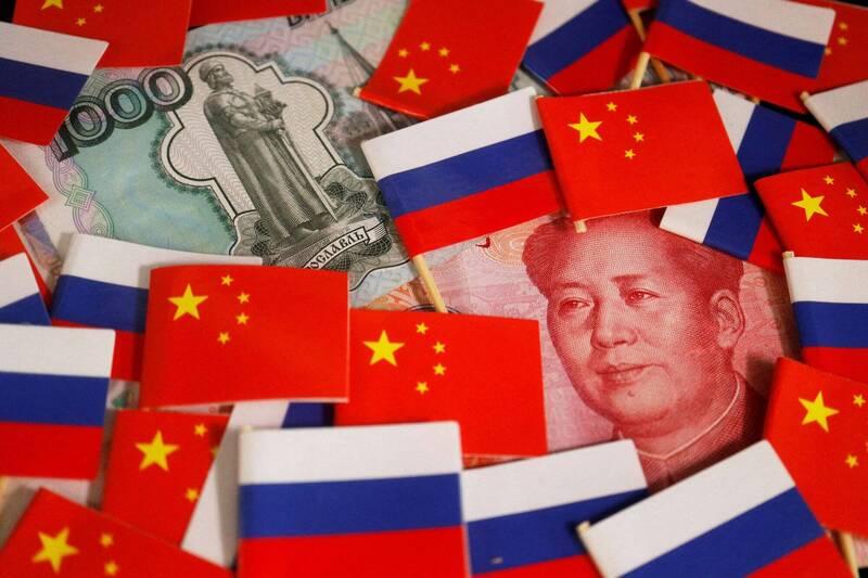 不得不说，中俄这一招实在太绝了。中俄贸易逆势飙升2400亿，人民币绕过美元制裁，