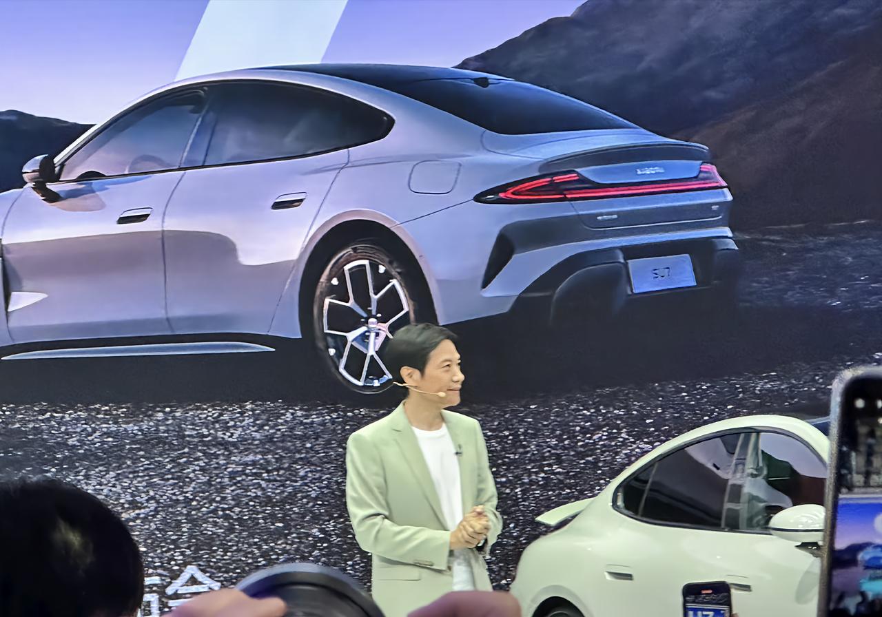 没有SUV！但小米发布会还有这些看点！#2024北京车展#
用户画像：
BBA用